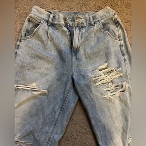 American eagle ripped light wash mom jeans